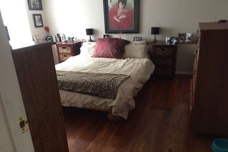 Photo of property in 3179 Great North Road, New Lynn, Auckland, 0600