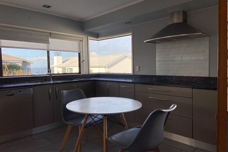 Photo of property in 1/10 Newburn Road, Waiake, Auckland, 0630