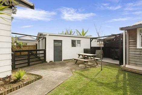 Photo of property in 4 Hydra Place, Glen Eden, Auckland, 0602