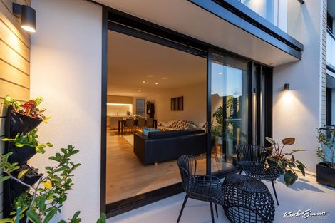 Photo of property in 5 Jean Caldwell Way, Island Bay, Wellington, 6023