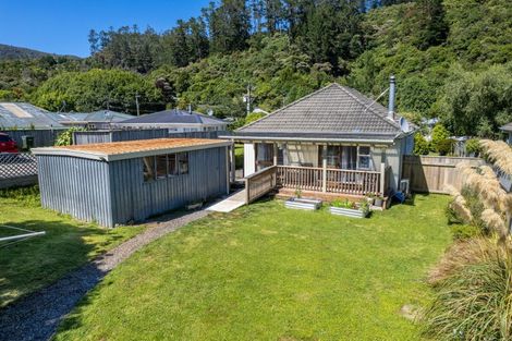 Photo of property in 113 Hine Road, Wainuiomata, Lower Hutt, 5014