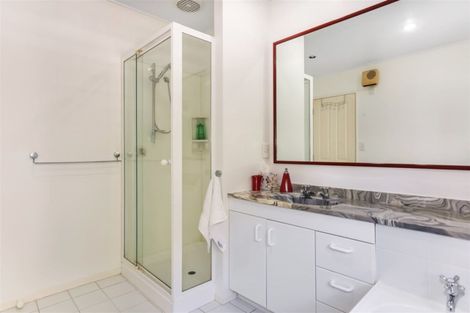 Photo of property in 327 Kaipara Road, Papakura, 2582