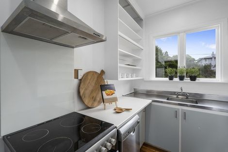 Photo of property in 120 Huatoki Street, Frankleigh Park, New Plymouth, 4310