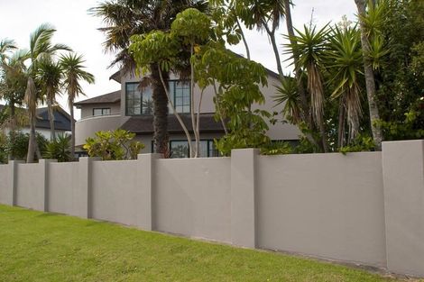 Photo of property in 2 Beach Road, Mellons Bay, Auckland, 2014