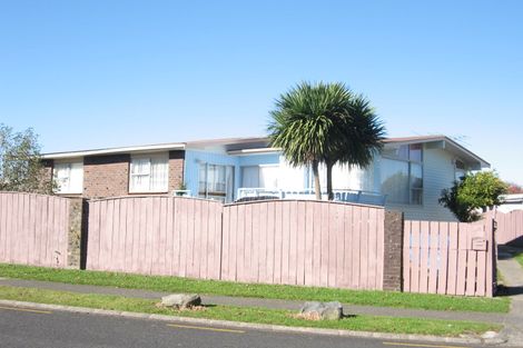 Photo of property in 15 Aarts Avenue, Manurewa, Auckland, 2102