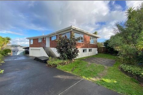 Photo of property in 2/96 Sunset Road, Unsworth Heights, Auckland, 0632