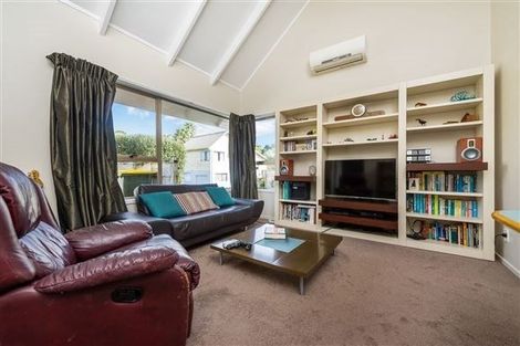 Photo of property in 1/16 Gladys Avenue, Glenfield, Auckland, 0629
