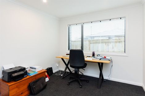 Photo of property in 5 Freedom Drive, Kelvin Grove, Palmerston North, 4414