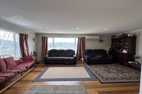 Photo of property in 17 Exploration Way, Whitby, Porirua, 5024