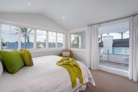 Photo of property in 13 Ocean View Road, Milford, Auckland, 0620