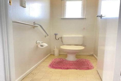 Photo of property in 47 Royal View Road, Te Atatu South, Auckland, 0610