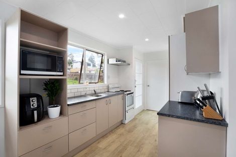 Photo of property in 68 Awaroa Road, Sunnyvale, Auckland, 0612