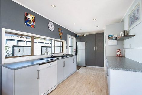 Photo of property in 2/3 Cezanne Place, New Lynn, Auckland, 0600