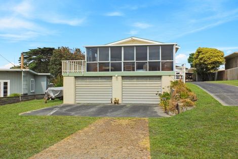 Photo of property in 14 Mack Street, Foxton Beach, Foxton, 4815