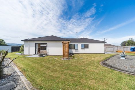 Photo of property in 14 Jordan Way, Kelvin Grove, Palmerston North, 4414