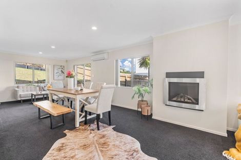 Photo of property in 1 Kittiwake Drive, Schnapper Rock, Auckland, 0632