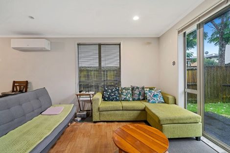 Photo of property in 18 Barnea Circle, Glen Eden, Auckland, 0602