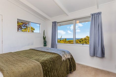 Photo of property in 13 Te Ahuahu Road, Piha, New Lynn, 0772