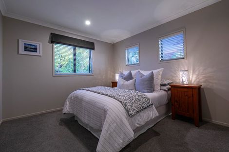 Photo of property in 2 Birchwood Grove, Greenhithe, Auckland, 0632