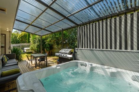 Photo of property in 57 Welcome Bay Road, Welcome Bay, Tauranga, 3112