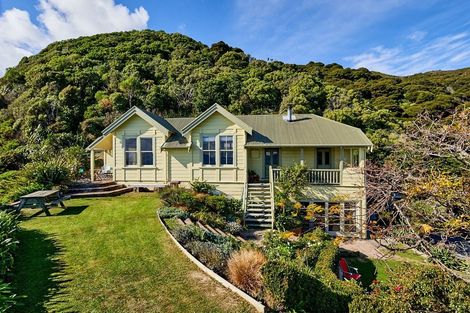 Photo of property in 465 Muritai Road, Eastbourne, Lower Hutt, 5013