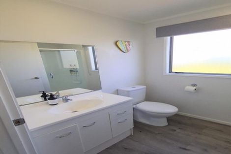 Photo of property in 106 Nikau Close, Matarangi, Whitianga, 3592