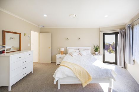 Photo of property in 111 Ruapehu Drive, Fitzherbert, Palmerston North, 4410