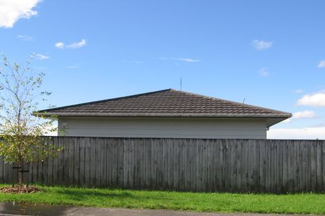 Photo of property in 1/215 Glengarry Road, Glen Eden, Auckland, 0602