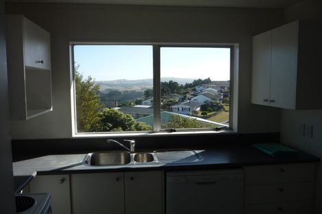 Photo of property in 15a Bayswater Place, Newlands, Wellington, 6037