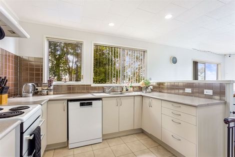 Photo of property in 98 Reynella Drive, Massey, Auckland, 0614