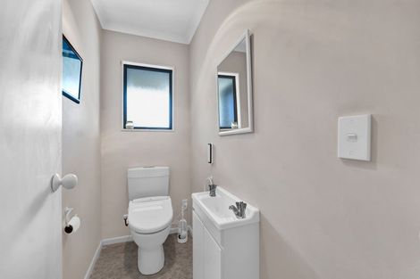 Photo of property in 6 Kellyville Heights, Merrilands, New Plymouth, 4312