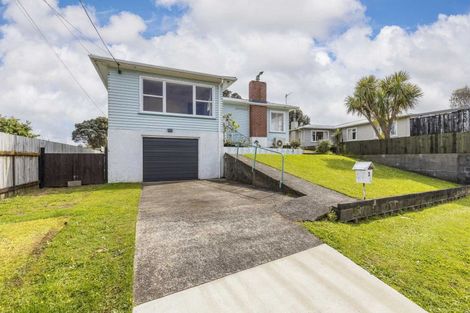Photo of property in 3 Wiremu Place, Blagdon, New Plymouth, 4310