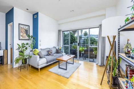 Photo of property in 7 Maori Hut Road, Red Beach, 0932