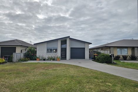 Photo of property in 16 Fuller Street, Papamoa Beach, Papamoa, 3118