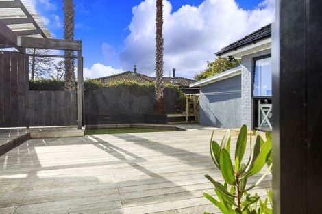 Photo of property in 1/204 Beach Haven Road, Beach Haven, Auckland, 0626