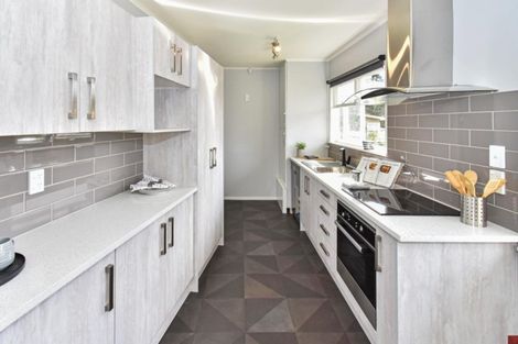 Photo of property in 6 Lawrence Crescent, Hillpark, Auckland, 2102