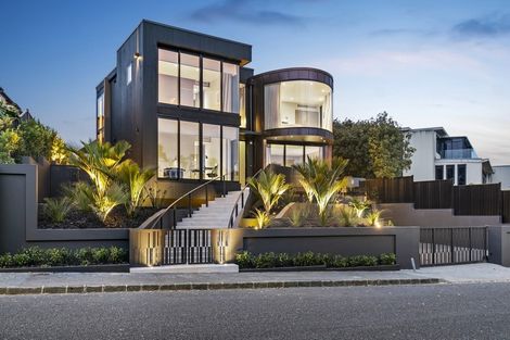 Photo of property in 98 Paritai Drive, Orakei, Auckland, 1071