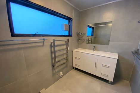 Photo of property in 18 Woodhouse Place, West Harbour, Auckland, 0618
