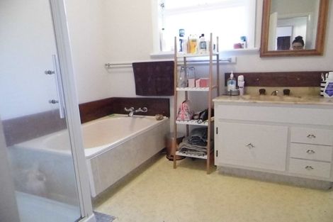 Photo of property in 32 Blue Mountains Road, Silverstream, Upper Hutt, 5019