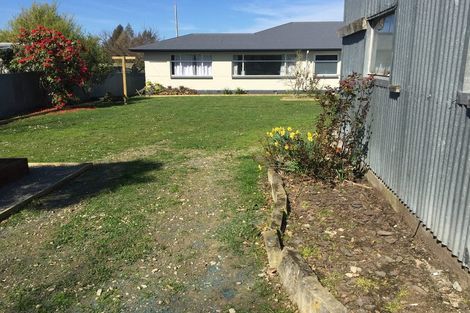 Photo of property in 30 Timaru Road, Waimate, 7924
