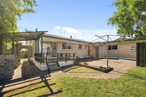 Photo of property in 3 Rika Place, Kawaha Point, Rotorua, 3010