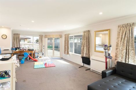 Photo of property in 112a Queen Street West, Levin, 5510