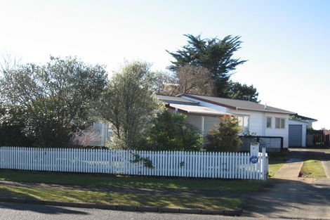 Photo of property in 21 Seaward Place, Wattle Downs, Auckland, 2103