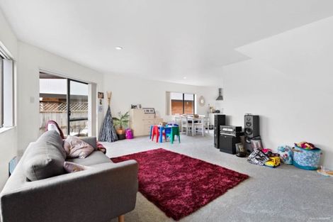 Photo of property in 4/37 Fields Parade, Oteha, Auckland, 0632