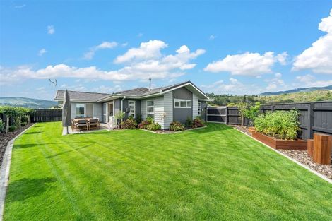 Photo of property in 77 Sunstone Crescent, Timberlea, Upper Hutt, 5018