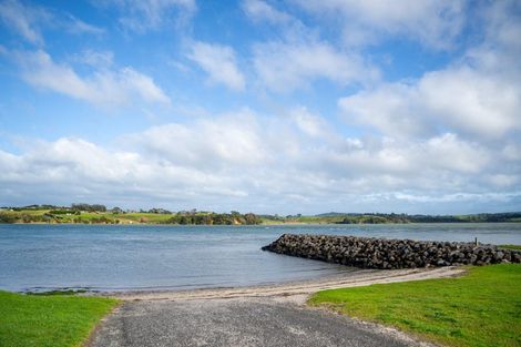 Photo of property in 3 Uatoto Road, Clarks Beach, 2122