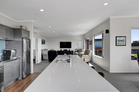 Photo of property in 18 Parkvue Drive, Bell Block, New Plymouth, 4312