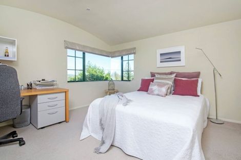 Photo of property in 2 Beach Road, Mellons Bay, Auckland, 2014