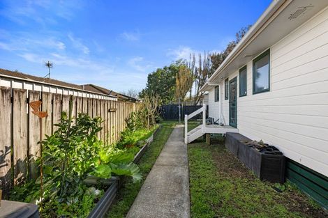 Photo of property in 10 Volta Place, Clendon Park, Auckland, 2103