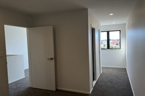 Photo of property in 5 Aramata Road, Papakura, 2110